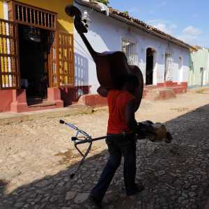 walking-to-casa-de-la-trova-trinidad-cuba