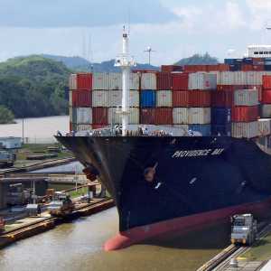 ship-providence-bay-at-panama-canal