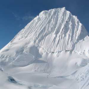 alpamayo-mountain-huaraz-peru